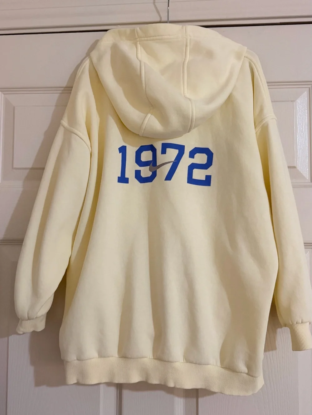 Nike Girls 2-Piece Hoodie & Jogger Set Yellow Medium